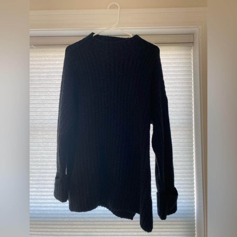 Black tunic sweater - size L - old navy